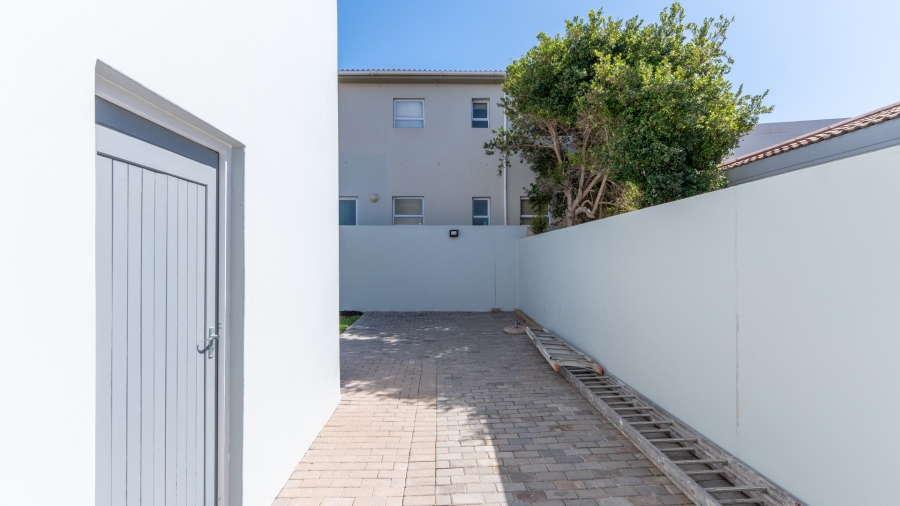 5 Bedroom Property for Sale in Calypso Beach Western Cape